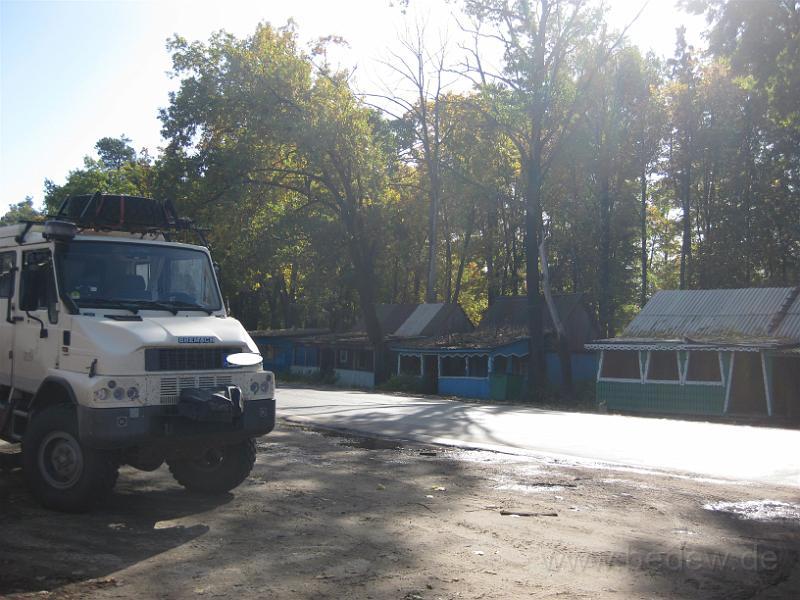 Bild 052.jpg - Mordovia, Russia: Shashlyk Fast Food Stall in a line along the road